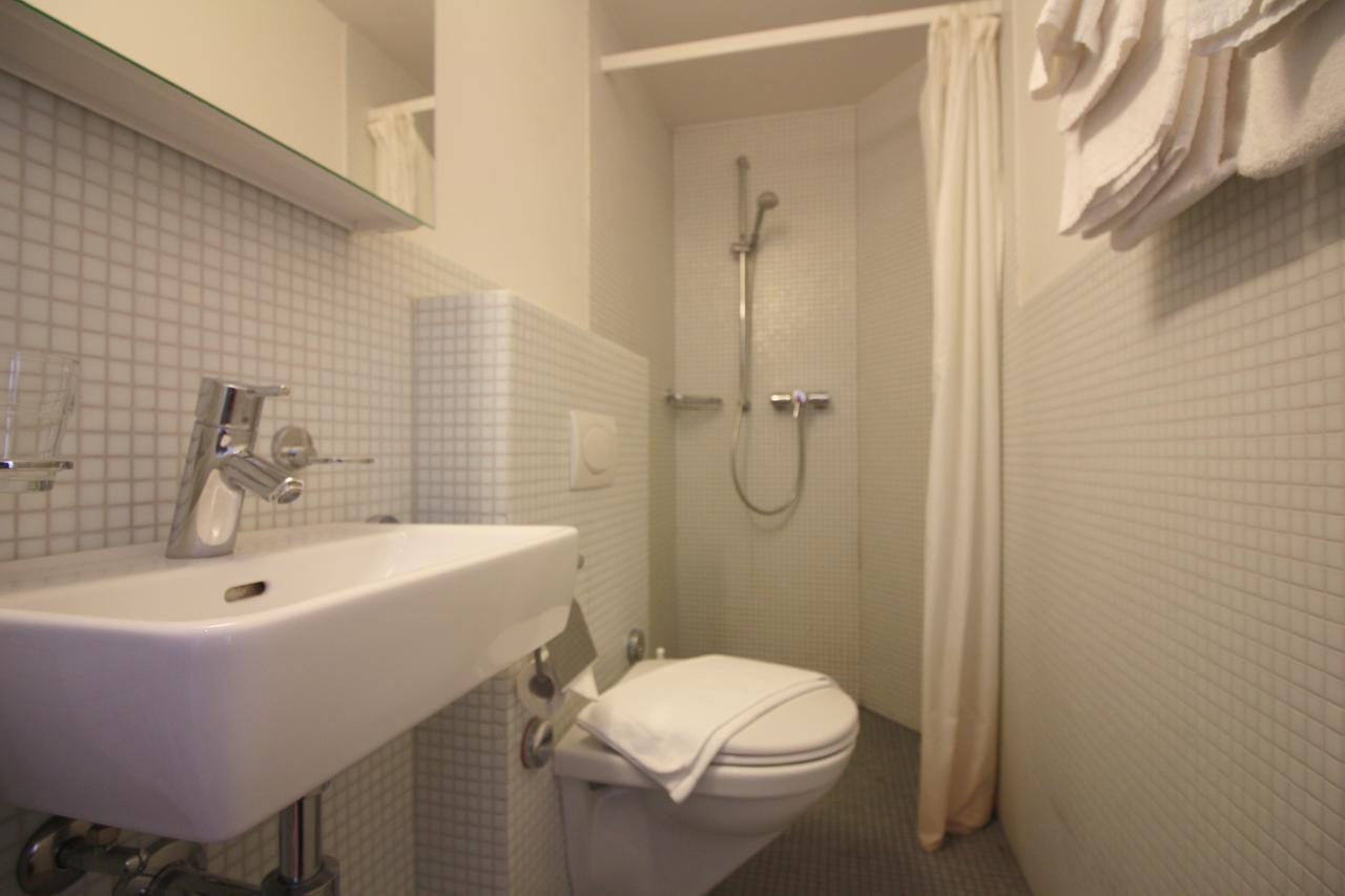 Swiss Star Oerlikon Inn Zúrich Habitación foto